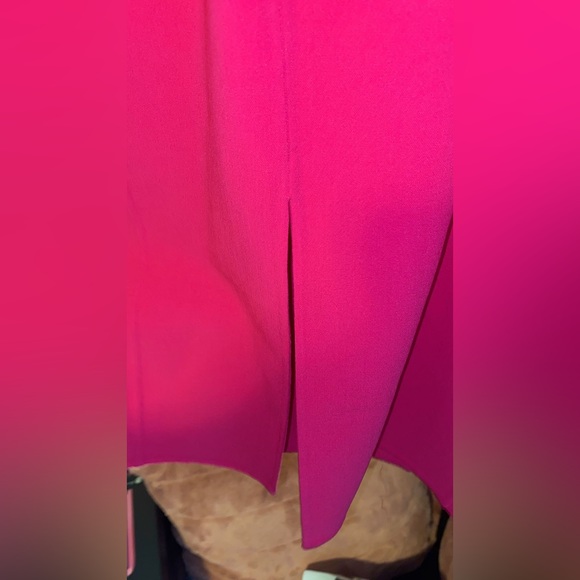 Bell Cuff Sheath Dress
Michael Kors - Picture 9 of 15